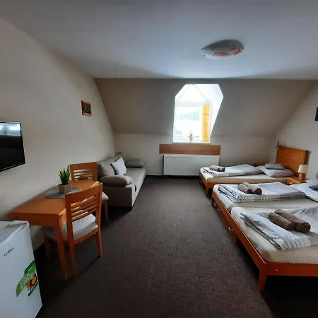 Sportcentrum Klinovec Гостевой дом 3*