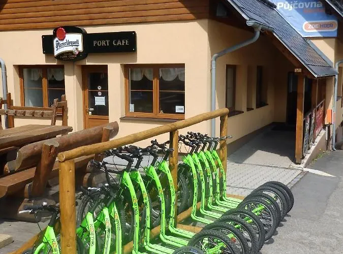 Sportcentrum Klinovec ゲストハウス Loučná pod Klínovcem